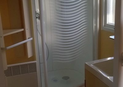 Mobil-home familial salle de bain